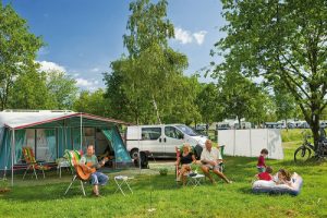 Equiper le parking de son camping de bornes de recharge pour attirer une nouvelle clientèle