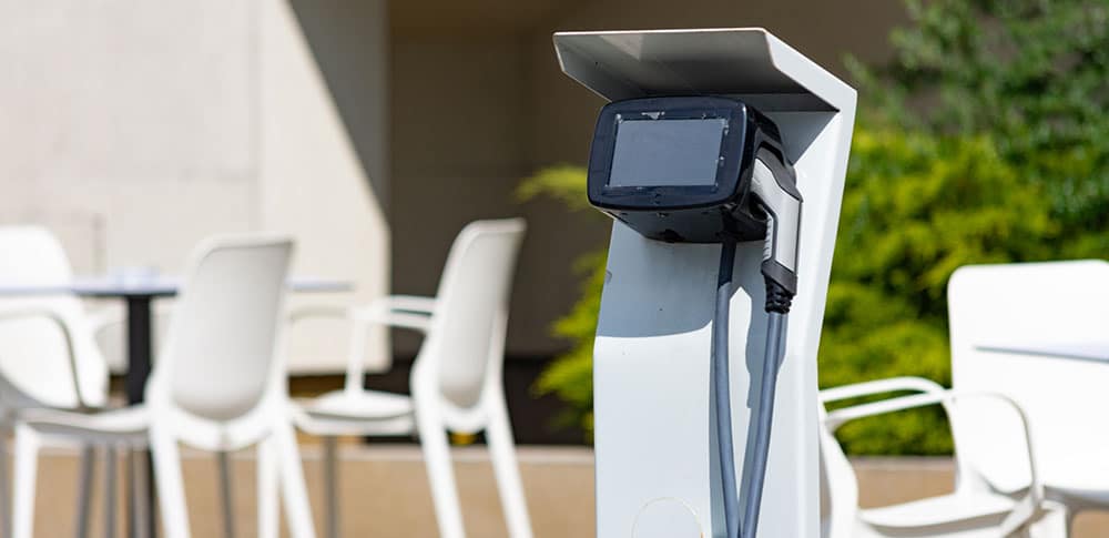 Installer une borne de recharge pour voitures électriques dans son restaurant, commerce, supermarché, golf