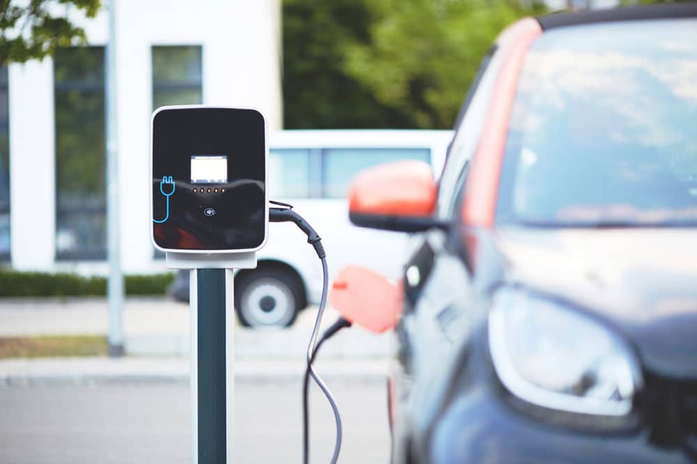 Une borne de recharge pour voitures électriques