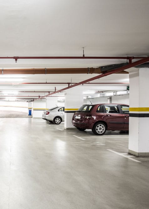 Des bornes de recharge pour voitures électriques dans un parking de copropriété