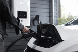 Lire la suite à propos de l’article Recyclage des batteries de voiture électrique : les enjeux, solutions et impact environnementaux expliqués.