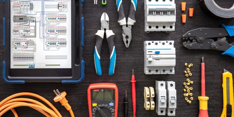 Outil et accessoire pour tableau électrique